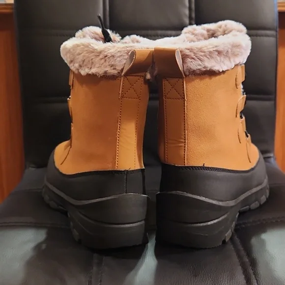 (NWOT) Women All IN MOTION Winter boots - Picture 4 of 9